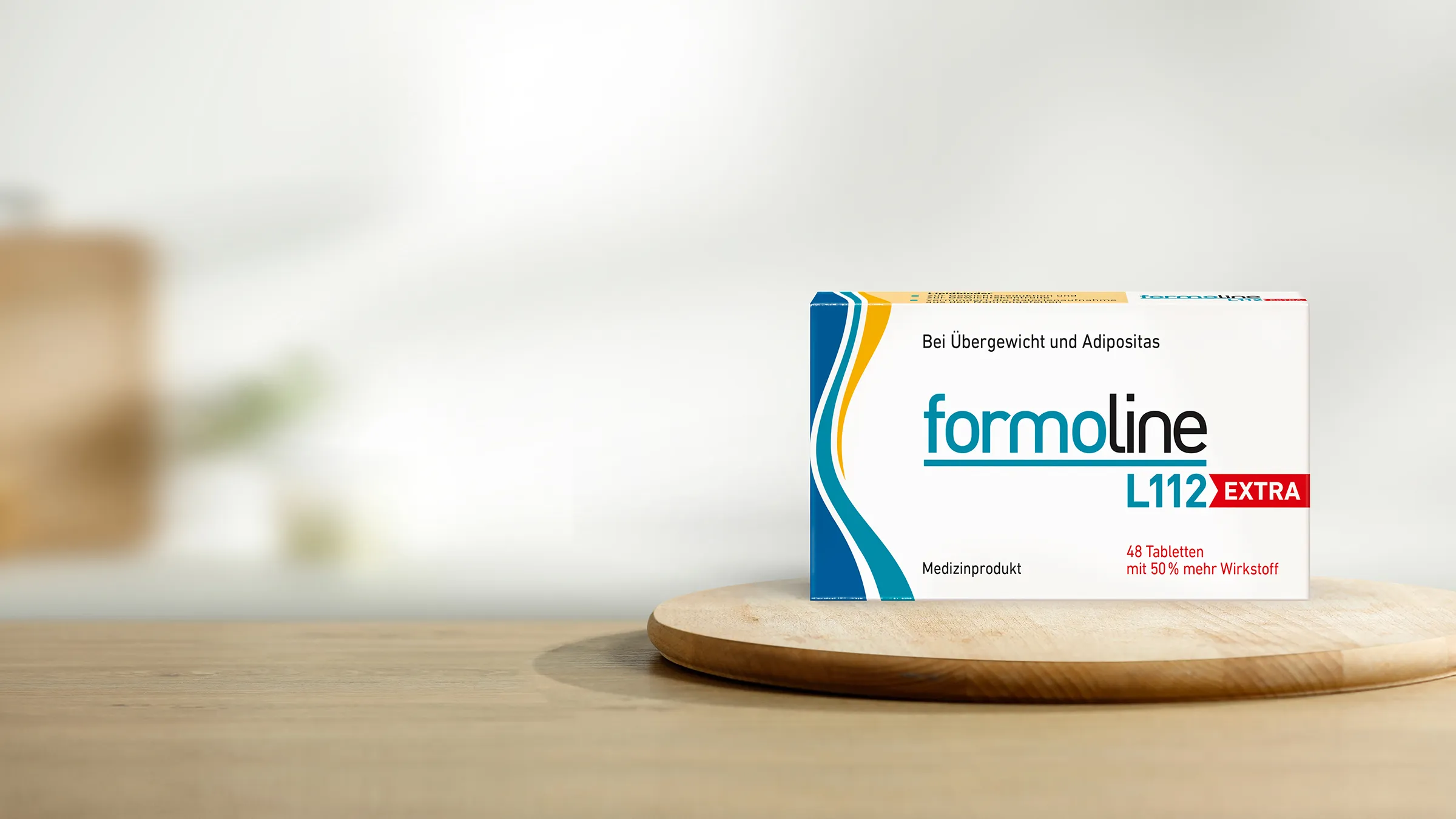 Packung formoline L112 EXTRA auf hellem Holzuntergrund.