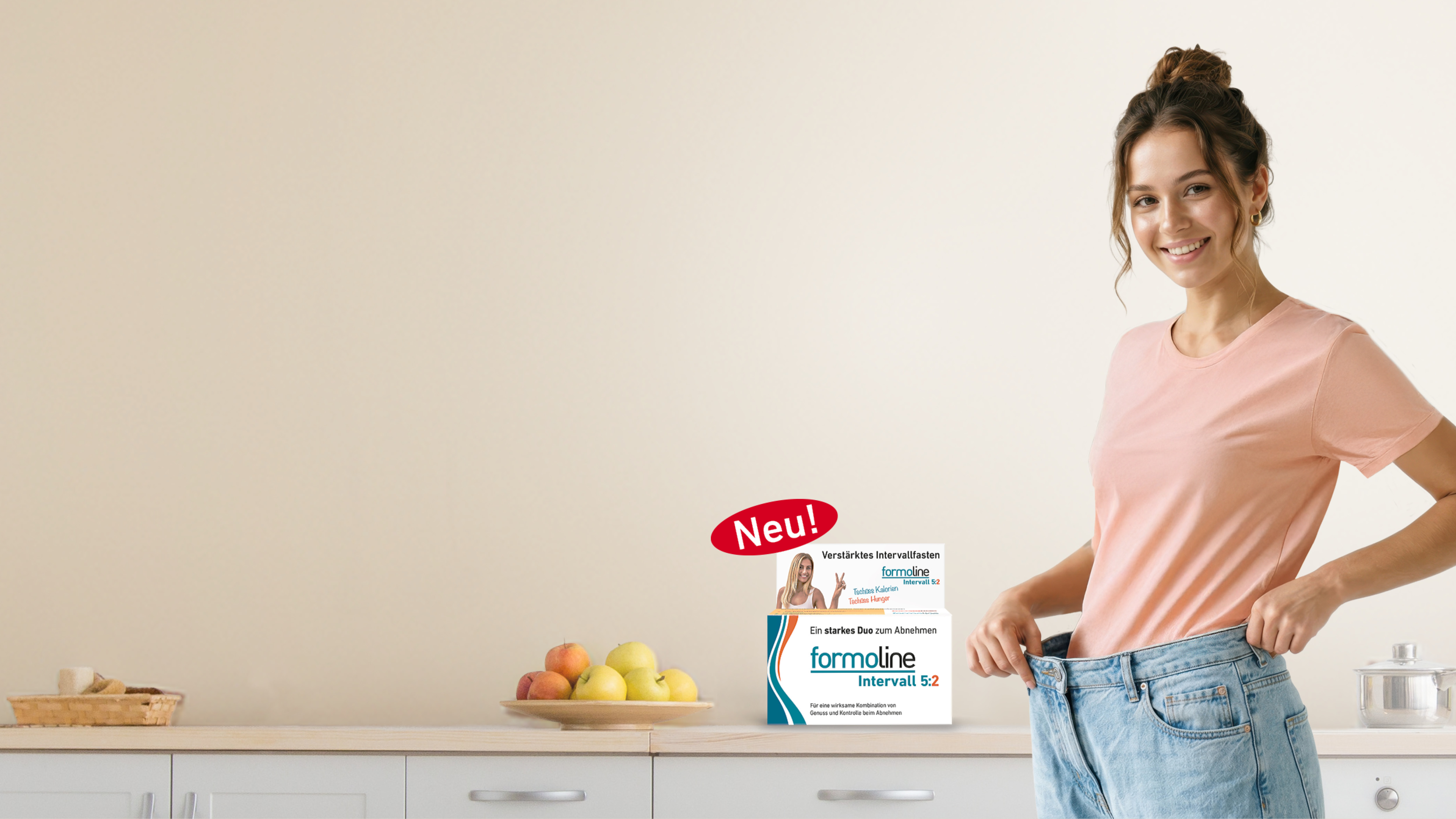 Frau mit zu großer Jeans und formoline Intervall 5:2 zur Unterstützung beim Intervallfasten.