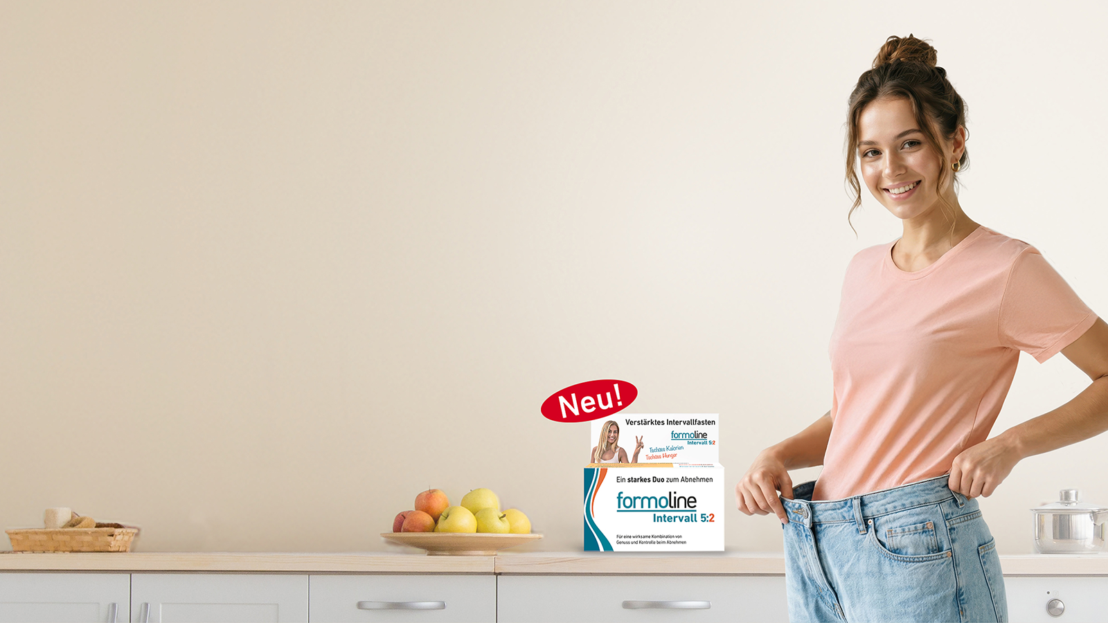Frau mit zu großer Jeans und formoline Intervall 5:2 zur Unterstützung beim Intervallfasten.